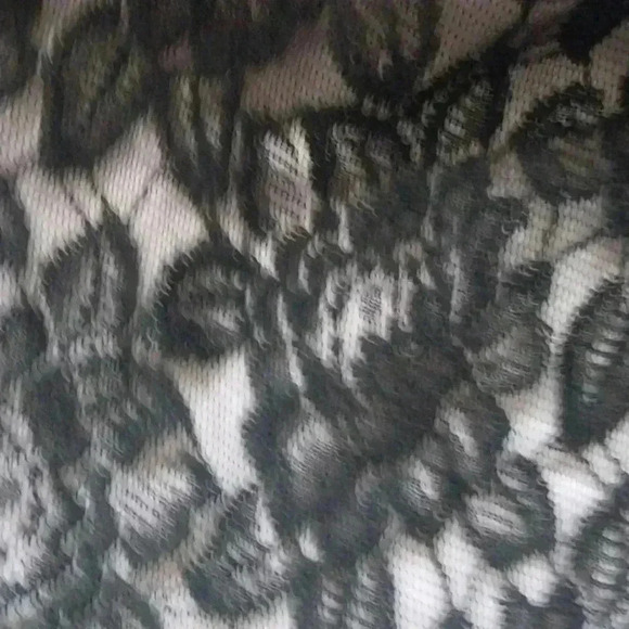 JENNIFER LOPEZ BLACK LACE TANK SIZE MEDIUM - Picture 5 of 5